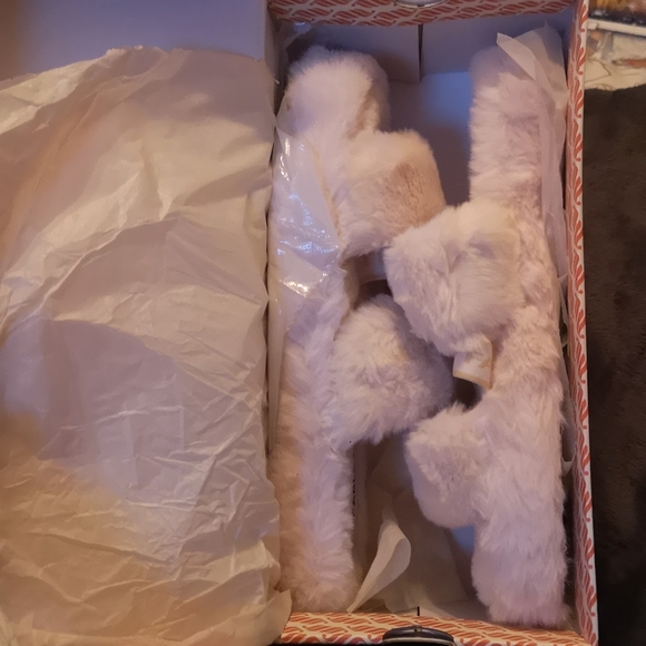 Snug Strap Slipper - Picture 2 of 3